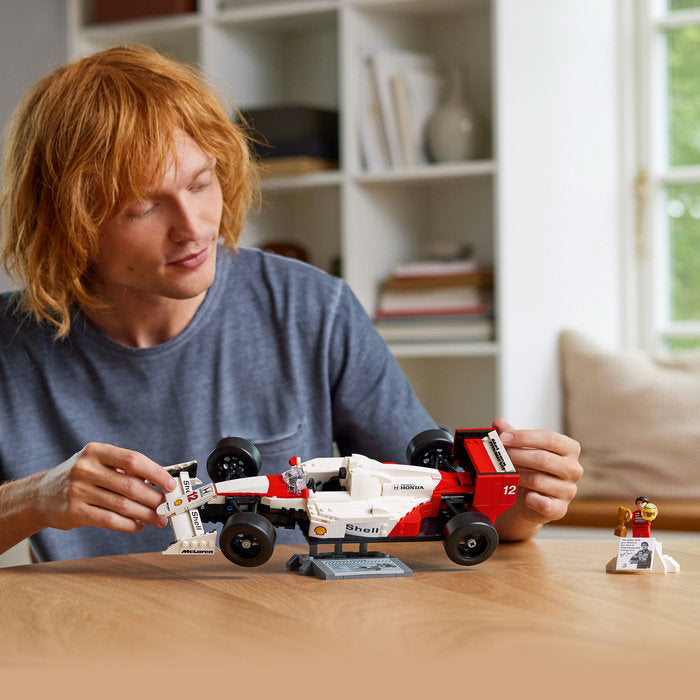 LEGO Icons (Creator Expert) 10330 — McLaren MP4/4 și Ayrton Senna – imagine 8
