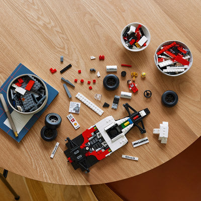 LEGO Icons (Creator Expert) 10330 — McLaren MP4/4 și Ayrton Senna – imagine 9