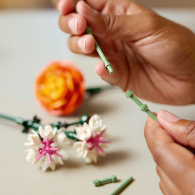 LEGO Colectia Botanica 10342 — Buchet de flori roz – imagine 2