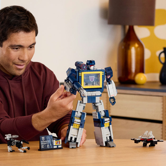 LEGO Icons (Creator Expert) 10358 — Transformers: Soundwave – imagine 8