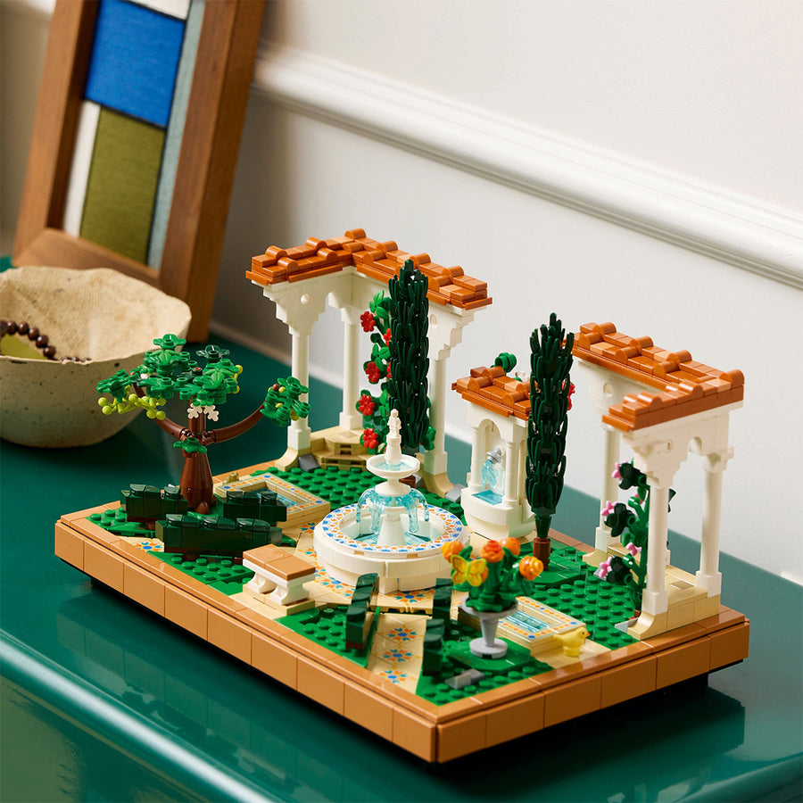 LEGO Icons (Creator Expert) 10359 — Gradina cu fantana – imagine 4