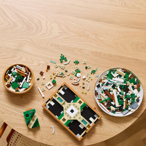 LEGO Icons (Creator Expert) 10359 — Gradina cu fantana – imagine 7