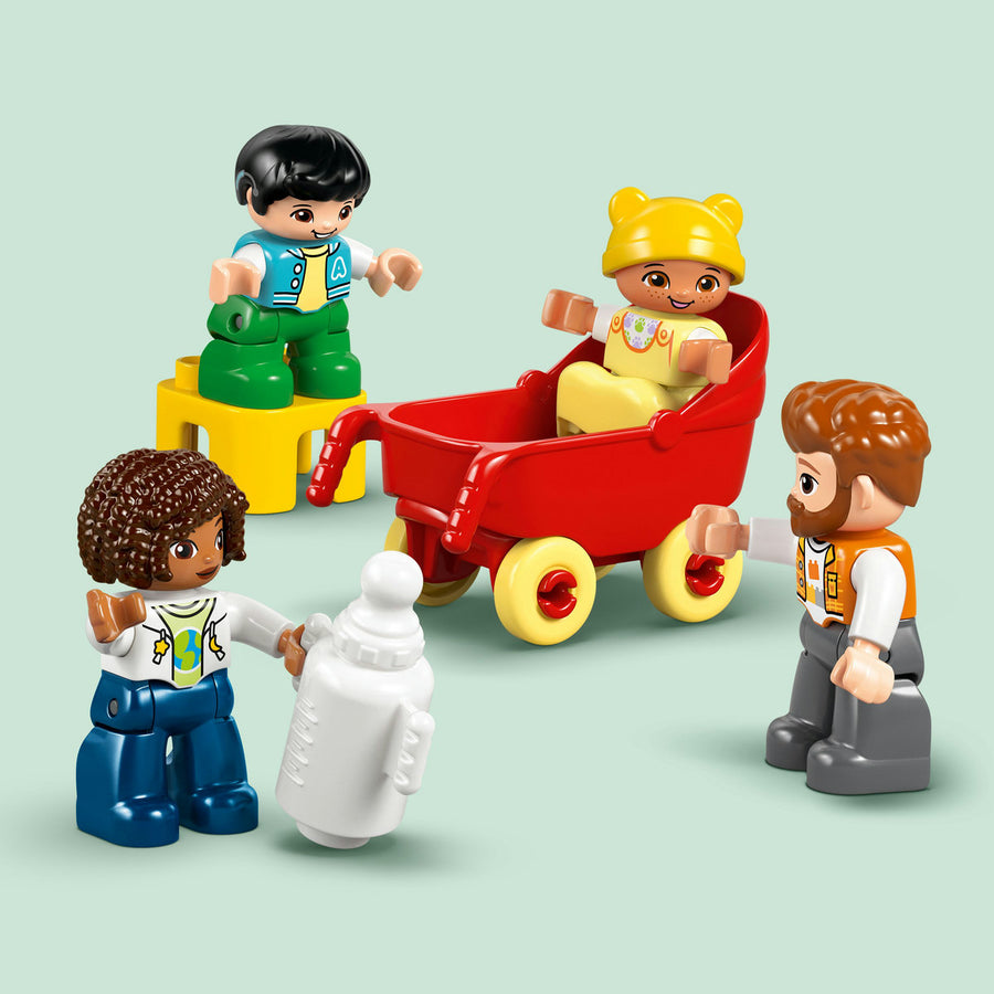 LEGO DUPLO 10470 — Casă modernă de familie 3 în 1, cu figurine – imagine 6