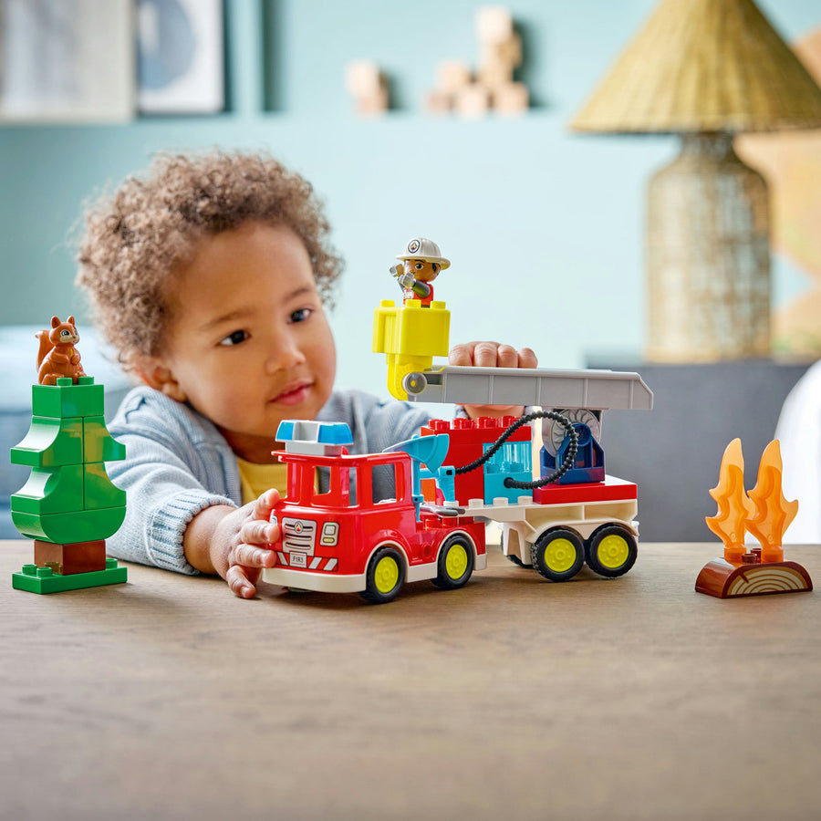 LEGO DUPLO 10473 — Camion de pompieri cu furtun și pompier – imagine 4