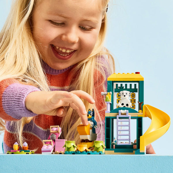 LEGO Bluey 11201 — Distractie la locul de joaca cu Blue și Chloe – imagine 8