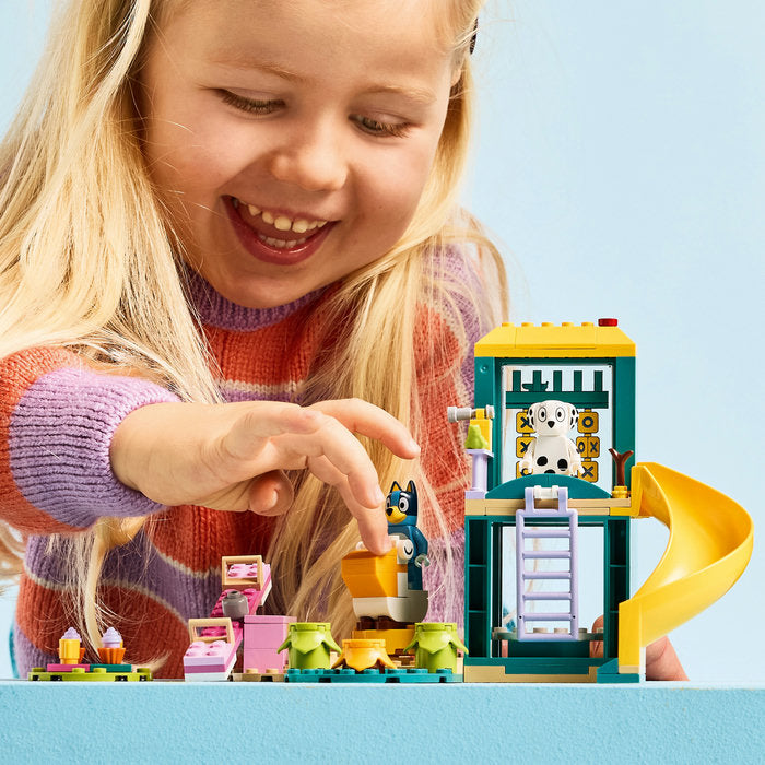 LEGO Bluey 11201 — Distractie la locul de joaca cu Blue și Chloe – imagine 8