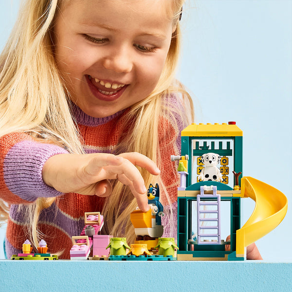 LEGO Bluey 11201 — Distractie la locul de joaca cu Blue și Chloe – imagine 6