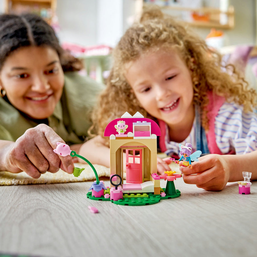 LEGO Gabby s Dollhouse 11212 — Căsuța din grădină a Miau-Zânei