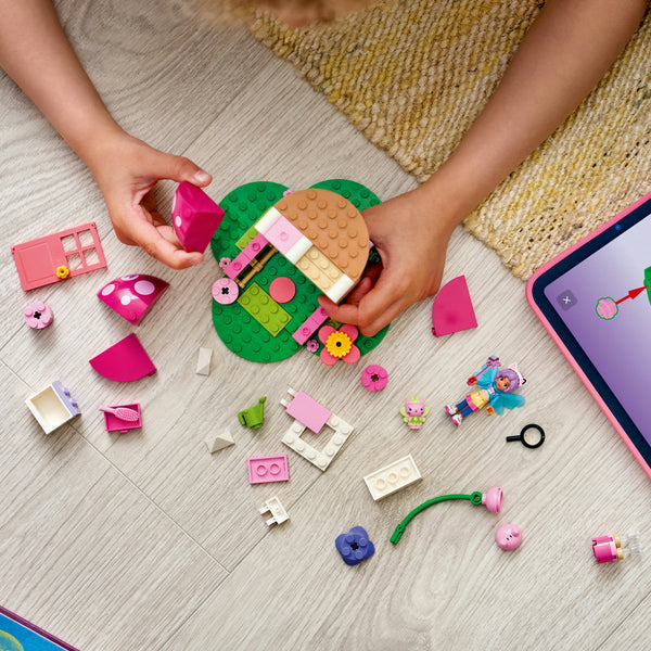 LEGO Gabby s Dollhouse 11212 — Căsuța din grădină a Miau-Zânei