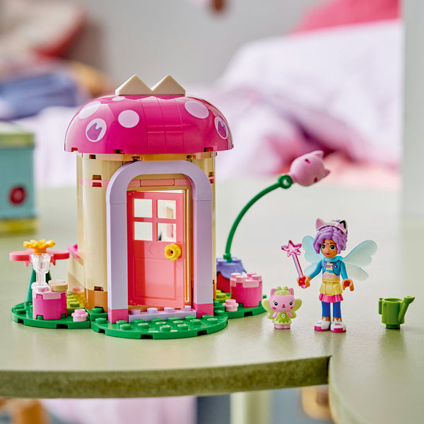 LEGO Gabby s Dollhouse 11212 — Căsuța din grădină a Miau-Zânei