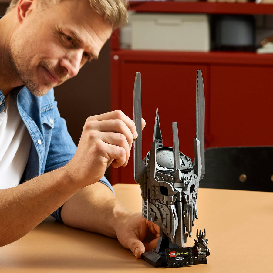 LEGO Icons (Creator Expert) 11373 — Stăpânul inelelor: Casca lui Sauron – imagine 4
