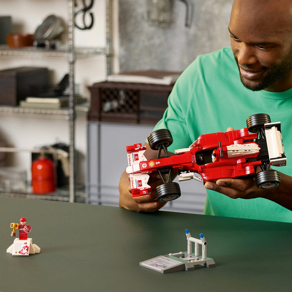 LEGO Icons (Creator Expert) 11375 — Ferrari F2004 și Michael Schumacher – imagine 4