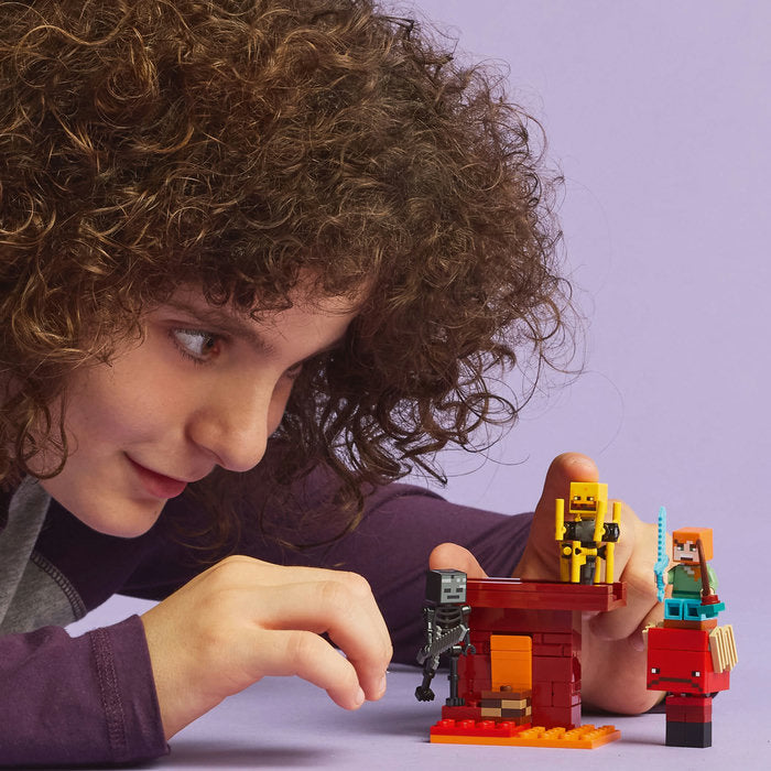 LEGO Minecraft 21266 — Batalie deasupra lavei în Nether – imagine 8