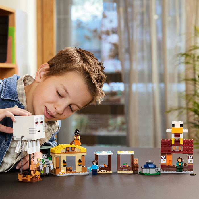 LEGO Minecraft 21273 — Atacul baloanelor Ghast asupra satului – imagine 8