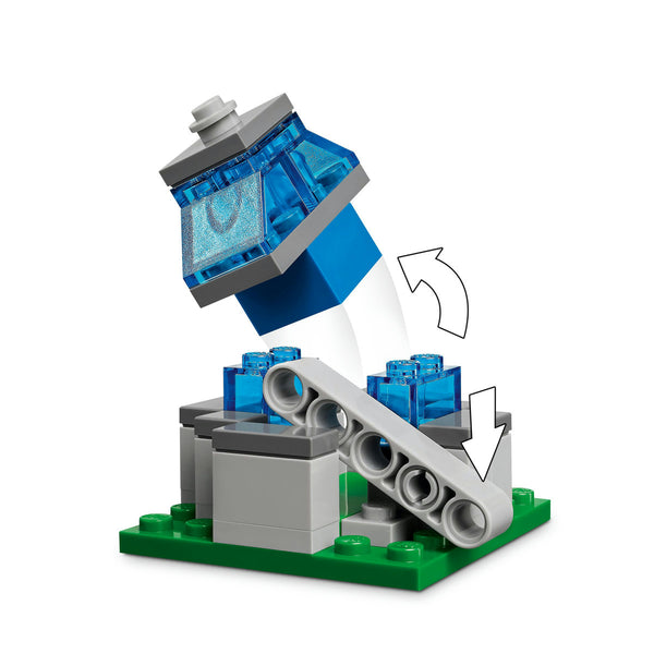 LEGO Minecraft 21273 — Atacul baloanelor Ghast asupra satului – imagine 7
