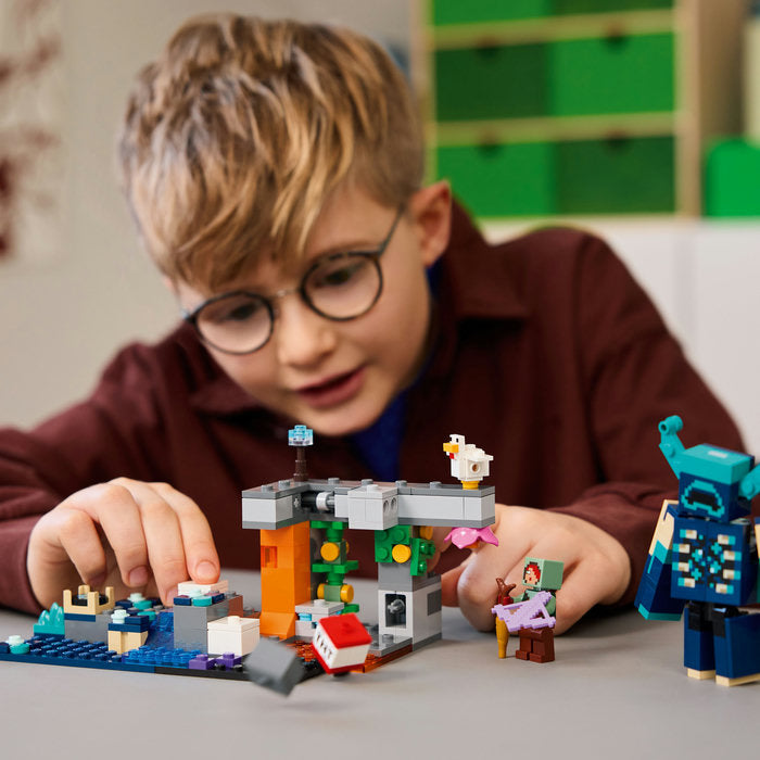LEGO Minecraft 21274 — Întâlnirea cu Temnicerul – imagine 8