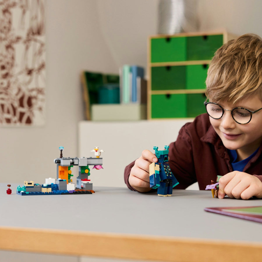 LEGO Minecraft 21274 — Întâlnirea cu Temnicerul – imagine 5