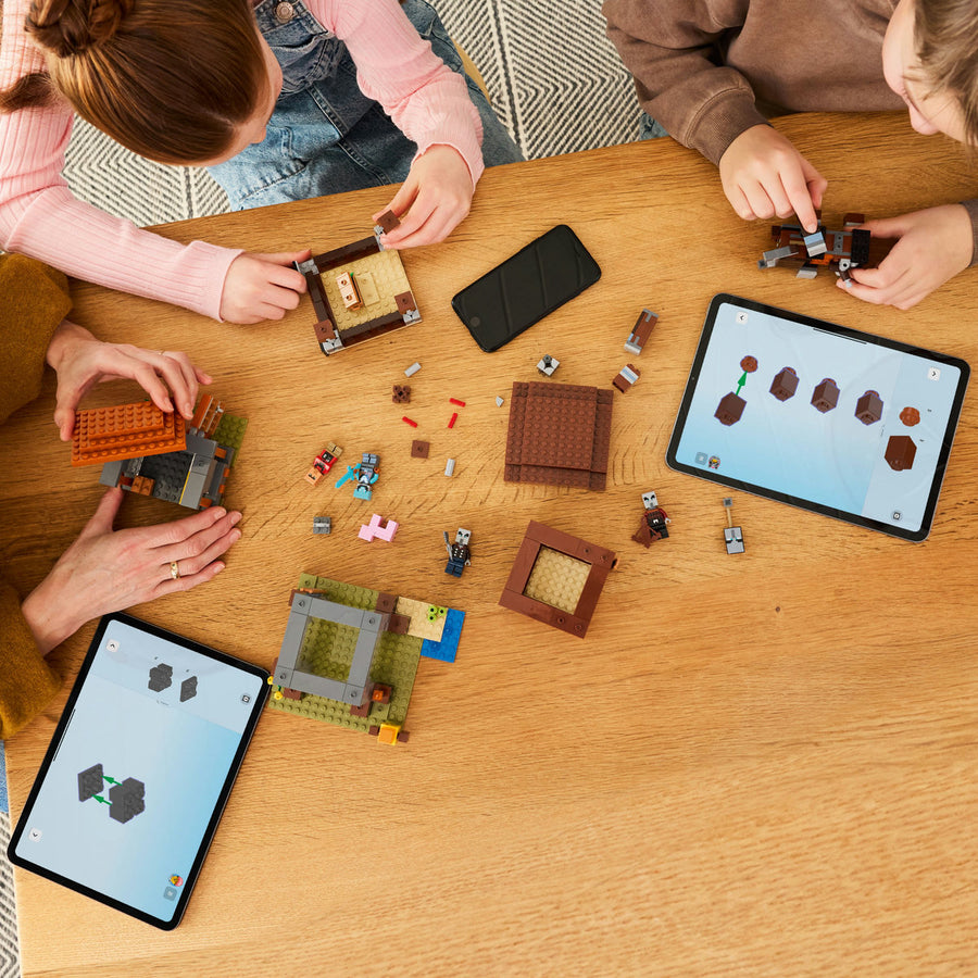LEGO Minecraft 21278 — Avanpostul Jefuitorului și Distrugător – imagine 4