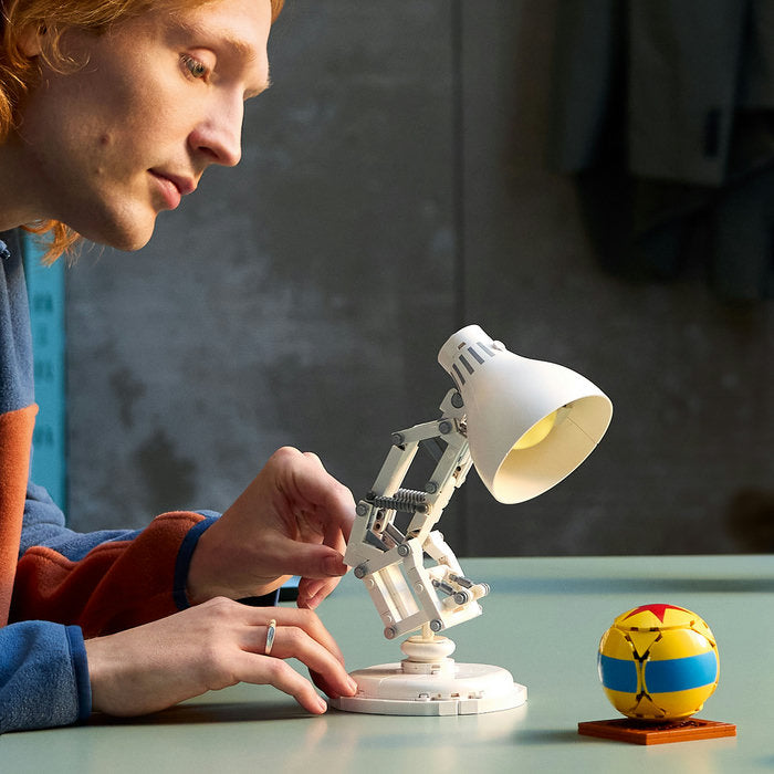 LEGO Ideas 21357 — Disney Pixar Luxo Jr. – imagine 8