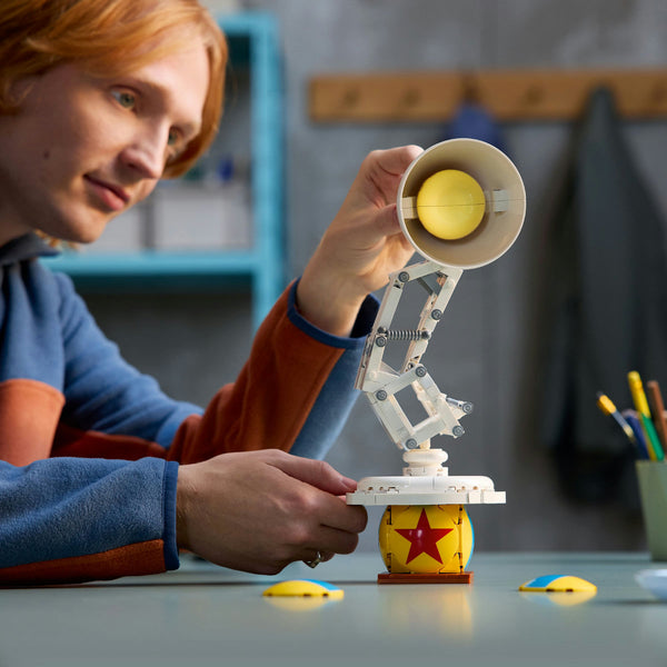 LEGO Ideas 21357 — Disney Pixar Luxo Jr. – imagine 4