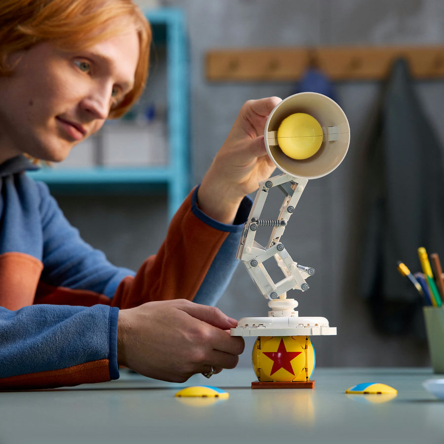 LEGO Ideas 21357 — Disney Pixar Luxo Jr. – imagine 4