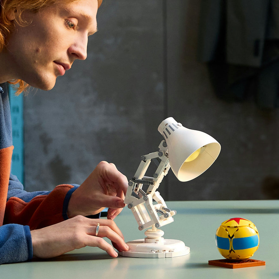 LEGO Ideas 21357 — Disney Pixar Luxo Jr. – imagine 7