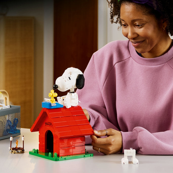 LEGO Ideas 21368 — Peanuts: Căsuța lui Snoopy – imagine 8