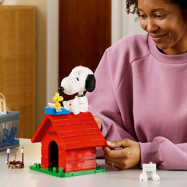 LEGO Ideas 21368 — Peanuts: Căsuța lui Snoopy – imagine 4