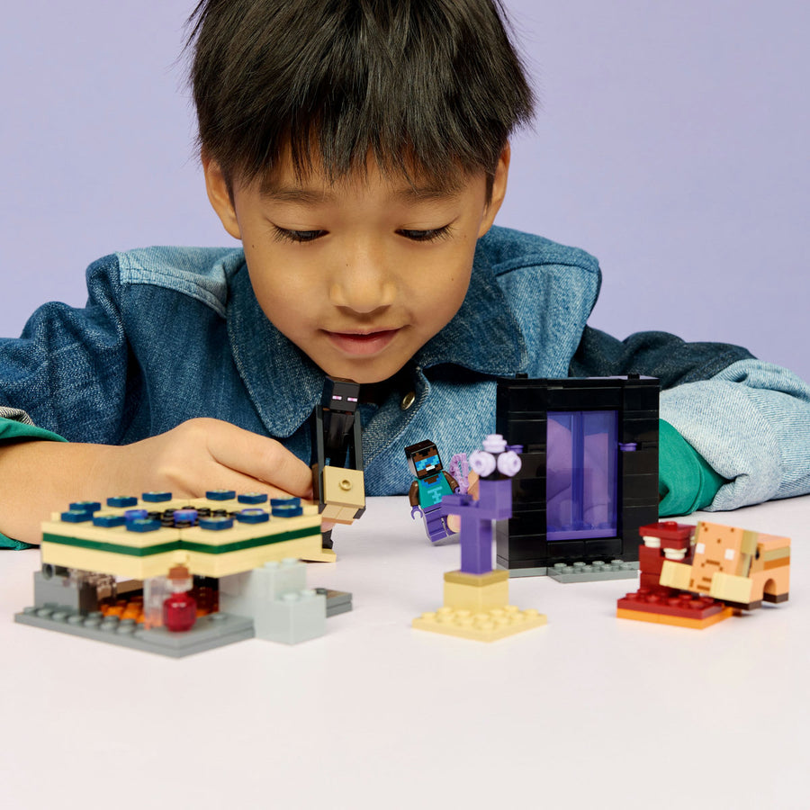 LEGO Minecraft 21584 — Călătorie prin portalurile Nether și End – imagine 4