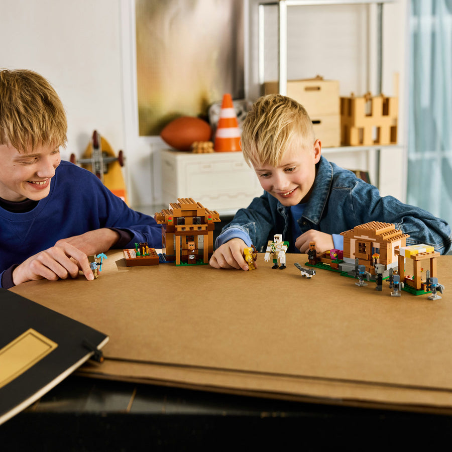 LEGO Minecraft 21596 — Atacul Evocatorilor asupra satului – imagine 4