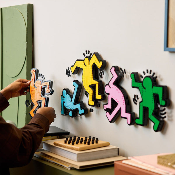 LEGO Art 31216 — Keith Haring – Figurine care danseaza – imagine 6