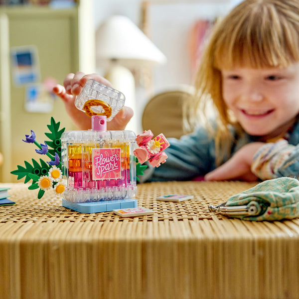 LEGO Creator 31383 — Sticlă de parfum cu flori decorativă – imagine 4