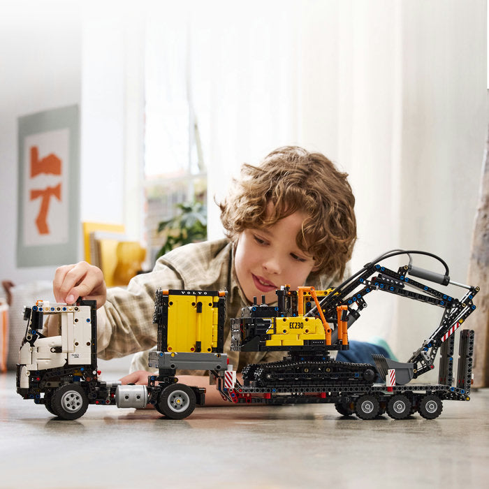 LEGO Technic 42175 — Camionul FMX și excavatorul electric EC230 de la Volvo – imagine 8