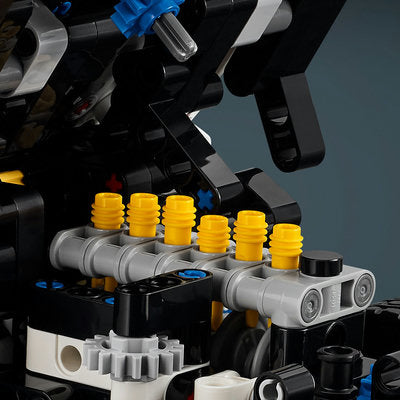LEGO Technic 42175 — Camionul FMX și excavatorul electric EC230 de la Volvo – imagine 9