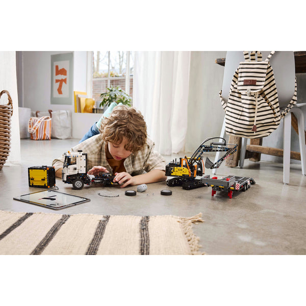 LEGO Technic 42175 — Camionul FMX și excavatorul electric EC230 de la Volvo – imagine 4