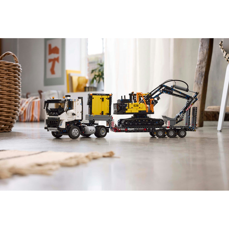 LEGO Technic 42175 — Camionul FMX și excavatorul electric EC230 de la Volvo – imagine 6