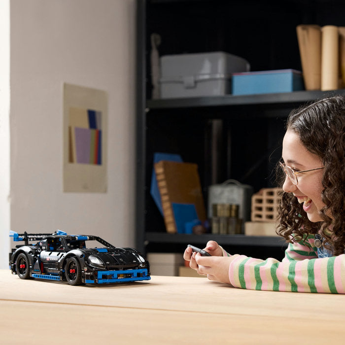 LEGO Technic 42176 — Masina de curse Porsche GT4 e-Performance – imagine 8