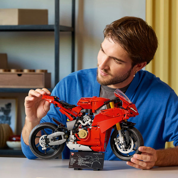 LEGO Technic 42202 — Motocicleta Ducati Panigale V4 S – imagine 5