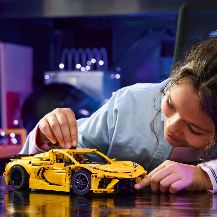 LEGO Technic 42205 — Chevrolet Corvette Stingray – imagine 8