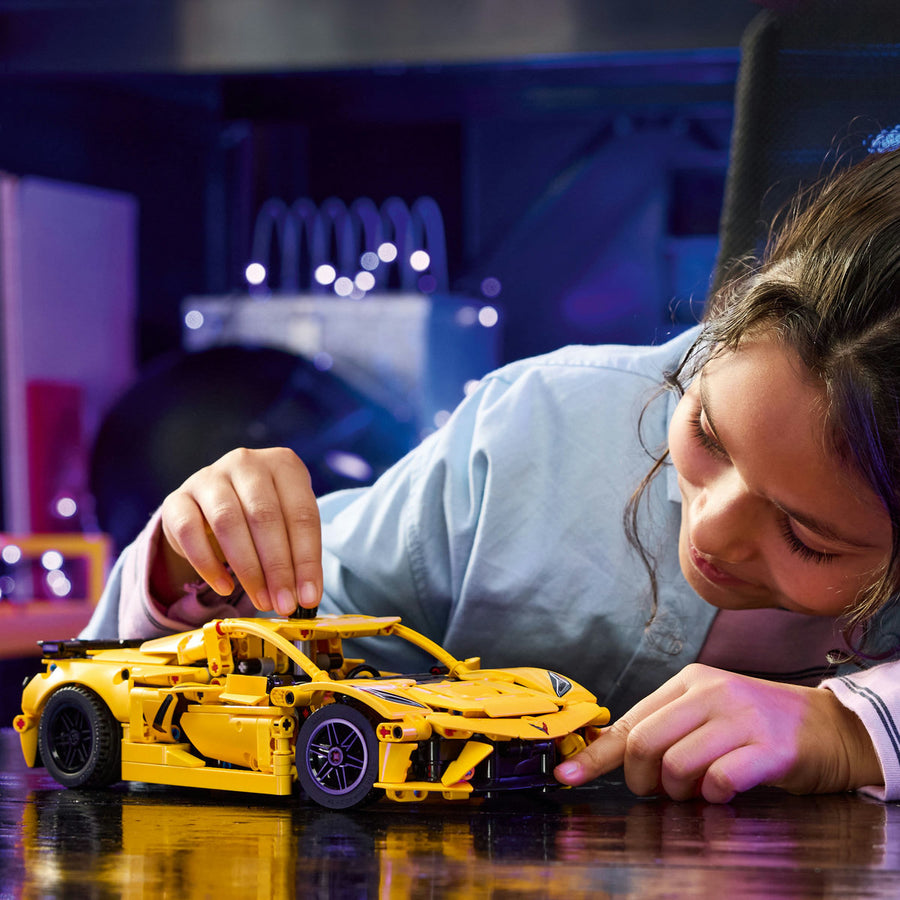 LEGO Technic 42205 — Chevrolet Corvette Stingray – imagine 5