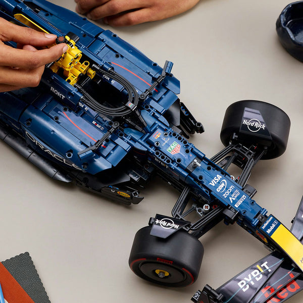 LEGO Technic 42206 — Masina F1 Oracle Red Bull Racing RB20 – imagine 4