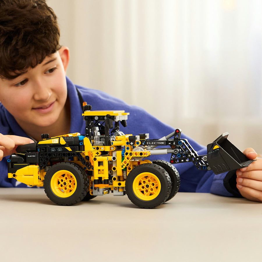 LEGO Technic 42209 — Încărcător frontal Volvo L120 Electric – imagine 5