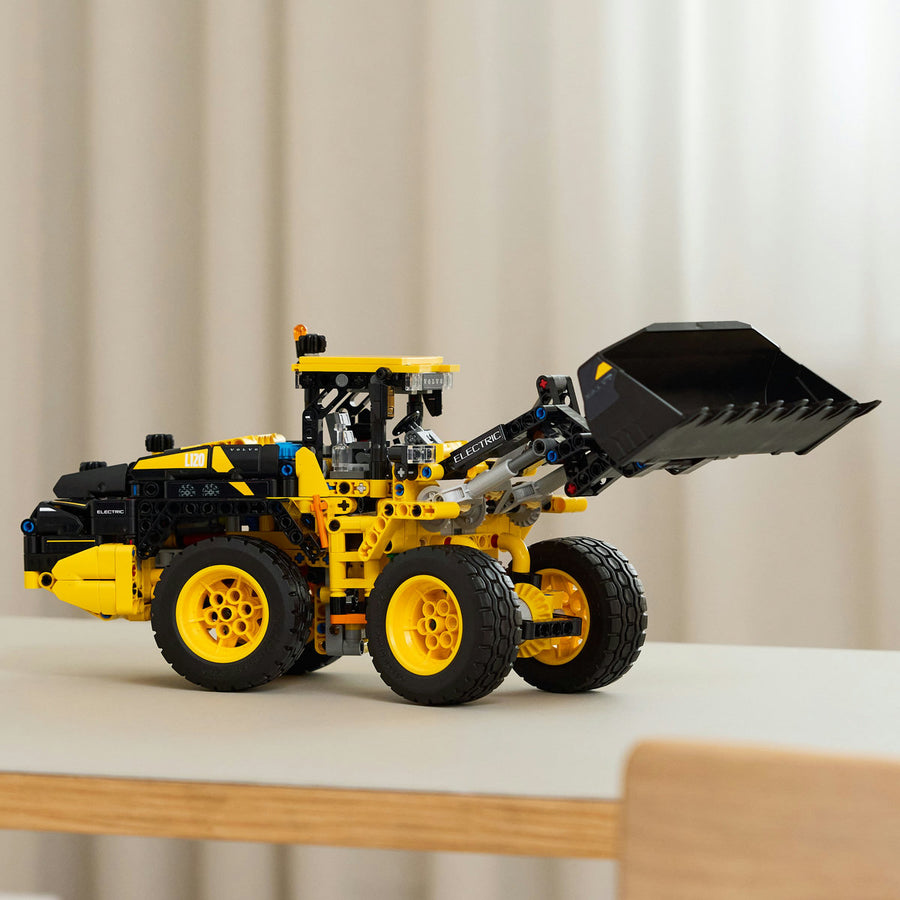 LEGO Technic 42209 — Încărcător frontal Volvo L120 Electric – imagine 6