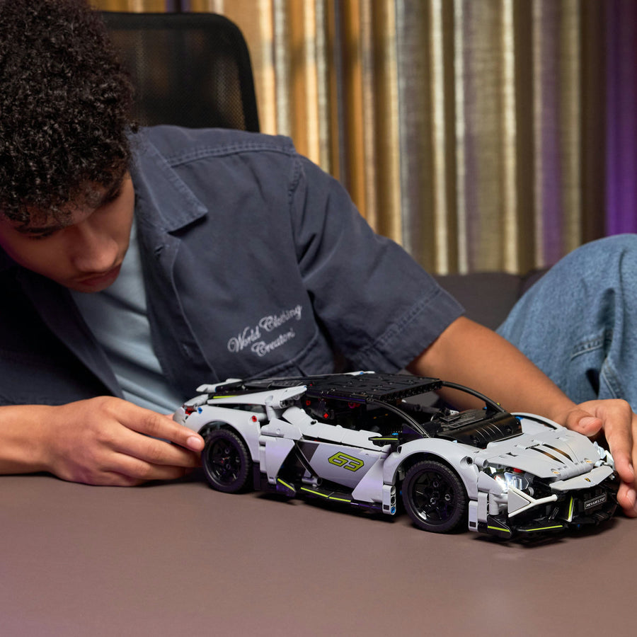 LEGO Technic 42214 — Supermasina sport Lamborghini Revuelto – imagine 5