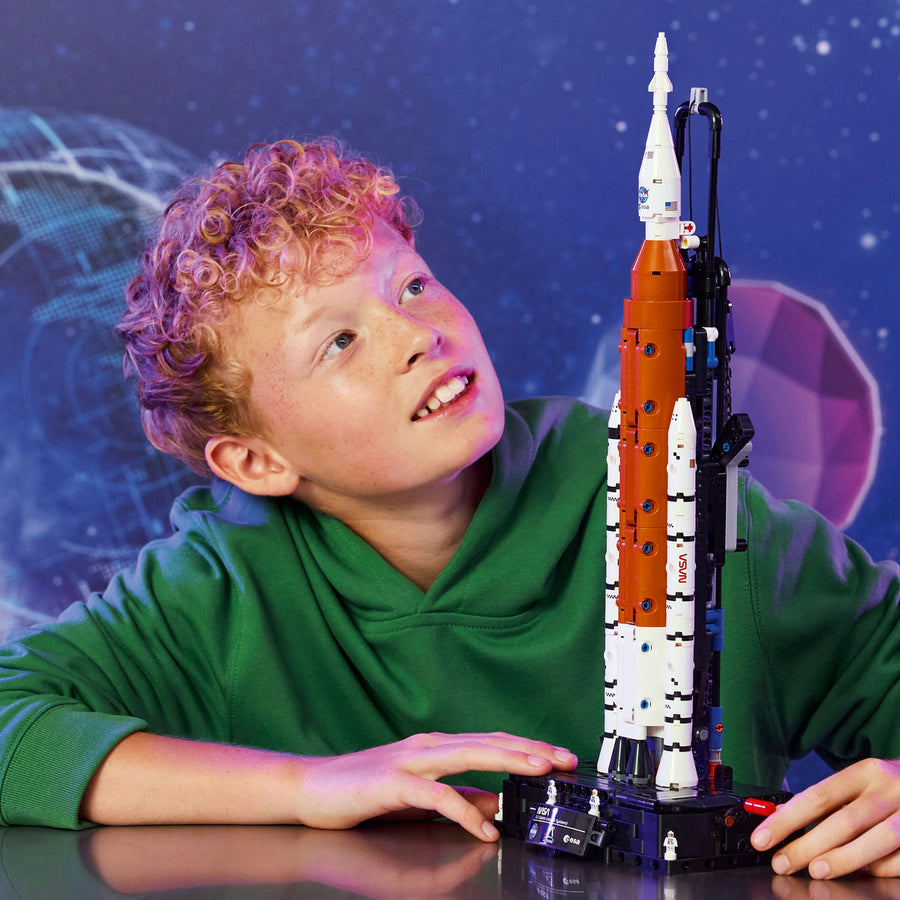 LEGO Technic 42221 — Racheta Sistemului de lansare spațială NASA Artemis – imagine 4