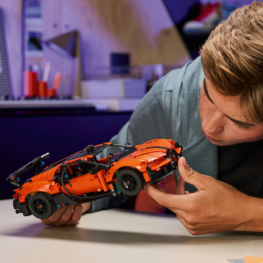 LEGO Technic 42222 — Hipermașina Bugatti Chiron Pur Sport – imagine 4
