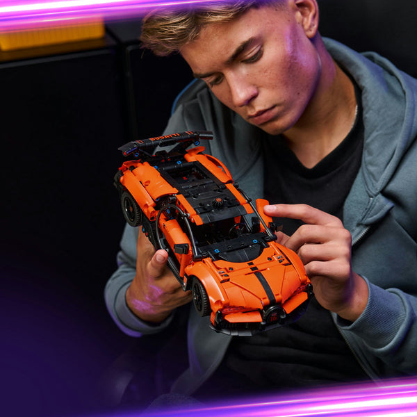 LEGO Technic 42222 — Hipermașina Bugatti Chiron Pur Sport – imagine 5