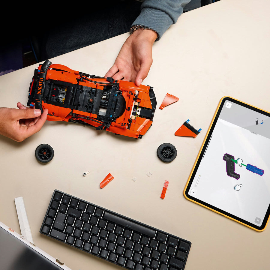 LEGO Technic 42222 — Hipermașina Bugatti Chiron Pur Sport – imagine 7