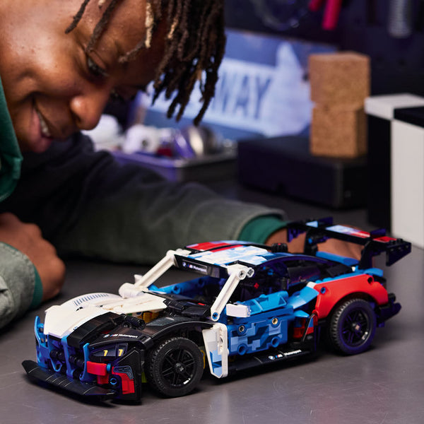 LEGO Technic 42226 — Mașina de curse BMW M4 GT3 EVO – imagine 5