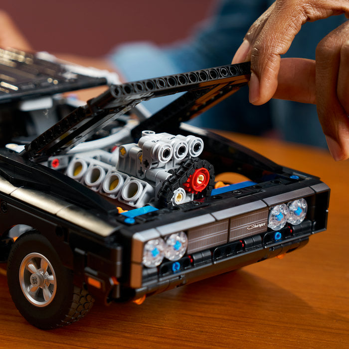 LEGO Technic 42231 — Mașina Dodge Charger R/T din Fast and Furious – imagine 8